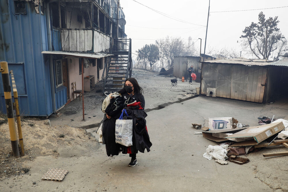 <p>"S obzirom na ozbiljne šumske požare koji su i dalje u toku, odlučio sam da proglasim stanje katastrofe u regionima Njuble i Bio Bio. Svi resursi su na raspolaganju", napisao je predsjednik Čilea Gabrijel Borić u objavi na mreži Iks (X)</p>