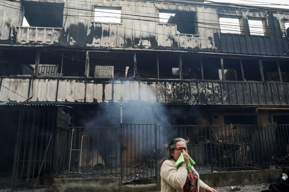 <p>"S obzirom na ozbiljne šumske požare koji su i dalje u toku, odlučio sam da proglasim stanje katastrofe u regionima Njuble i Bio Bio. Svi resursi su na raspolaganju", napisao je predsjednik Čilea Gabrijel Borić u objavi na mreži Iks (X)</p>