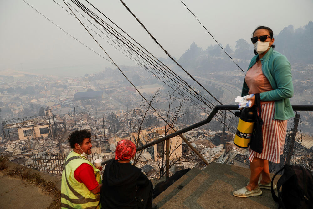 <p>"S obzirom na ozbiljne šumske požare koji su i dalje u toku, odlučio sam da proglasim stanje katastrofe u regionima Njuble i Bio Bio. Svi resursi su na raspolaganju", napisao je predsjednik Čilea Gabrijel Borić u objavi na mreži Iks (X)</p>