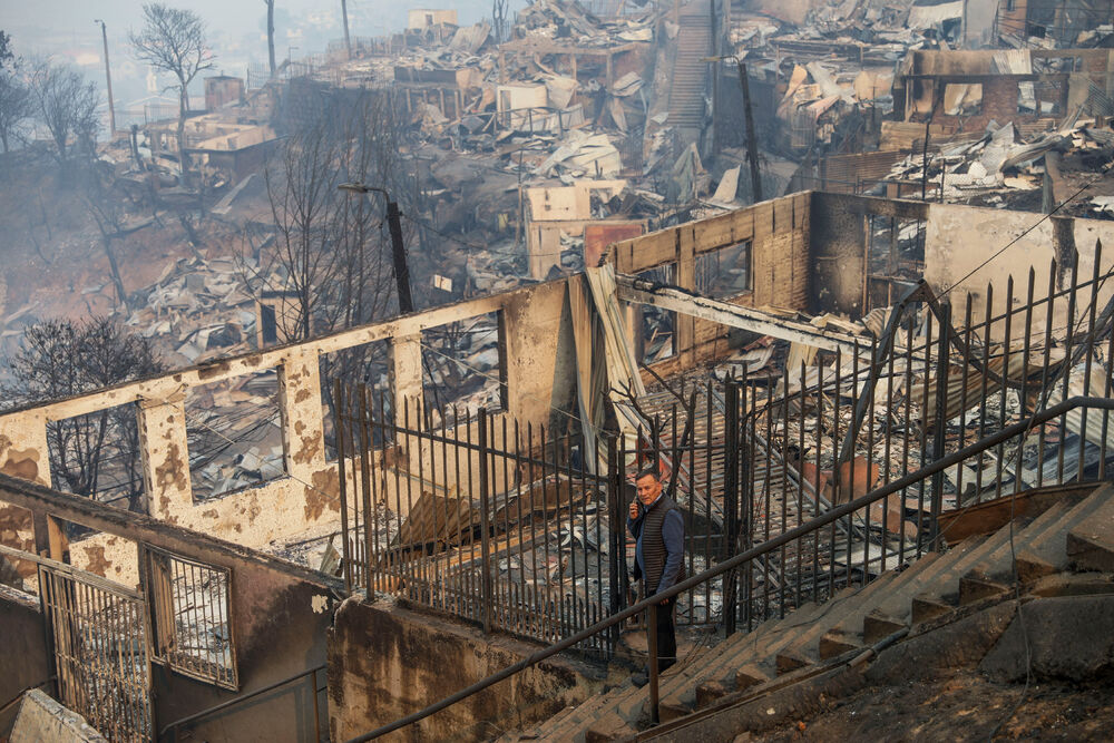 <p>"S obzirom na ozbiljne šumske požare koji su i dalje u toku, odlučio sam da proglasim stanje katastrofe u regionima Njuble i Bio Bio. Svi resursi su na raspolaganju", napisao je predsjednik Čilea Gabrijel Borić u objavi na mreži Iks (X)</p>