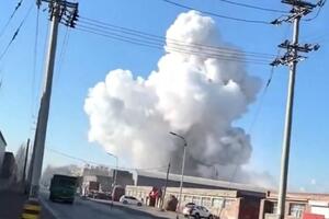 U Kini spasioci tragaju za osam osoba nestalih nakon eksplozije u...