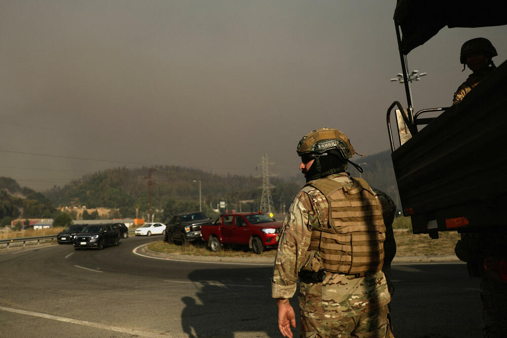 <p>Na konferenciji za novinare u teško pogođenom gradu Konsepsion u regiji Biobio, predsjednik Čile Gabrijel Borić je izrazio podršku i saučešće zbog žrtava, i upozorio da se očekuje da se broj nastradalih i uništenih domova poveća</p>