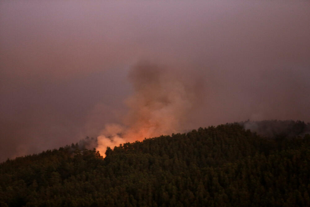 <p>Na konferenciji za novinare u teško pogođenom gradu Konsepsion u regiji Biobio, predsjednik Čile Gabrijel Borić je izrazio podršku i saučešće zbog žrtava, i upozorio da se očekuje da se broj nastradalih i uništenih domova poveća</p>