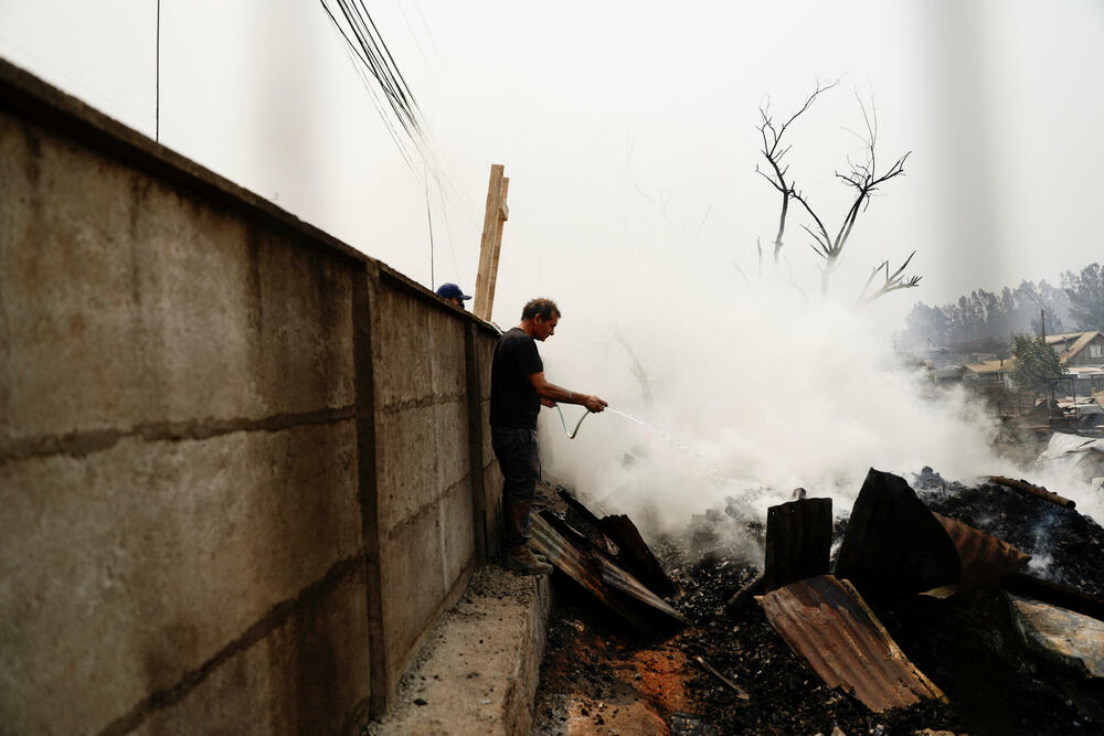 <p>Na konferenciji za novinare u teško pogođenom gradu Konsepsion u regiji Biobio, predsjednik Čile Gabrijel Borić je izrazio podršku i saučešće zbog žrtava, i upozorio da se očekuje da se broj nastradalih i uništenih domova poveća</p>