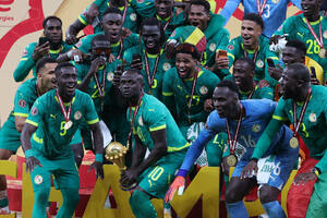 Senegal slavi titulu, Kamara jasan: Kad Mane priča, svi slušaju