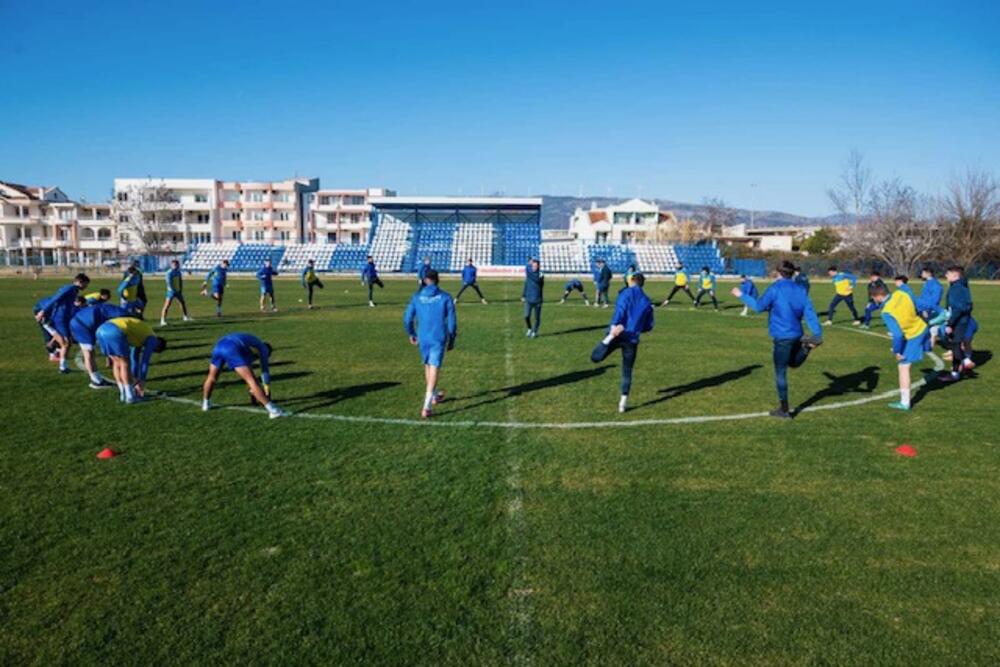 <p>Ulcinjani danas počeli pripreme za nastavak sezone, u kojoj će se boriti za povratak u Prvu ligu, a čeka ih i polufinale Kupa</p>