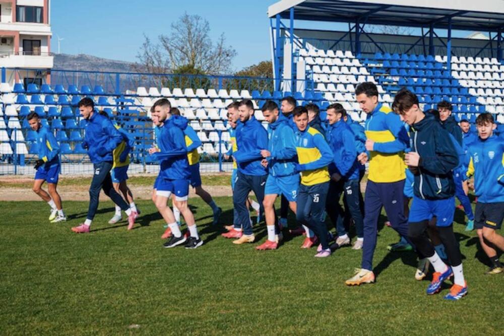 <p>Ulcinjani danas počeli pripreme za nastavak sezone, u kojoj će se boriti za povratak u Prvu ligu, a čeka ih i polufinale Kupa</p>