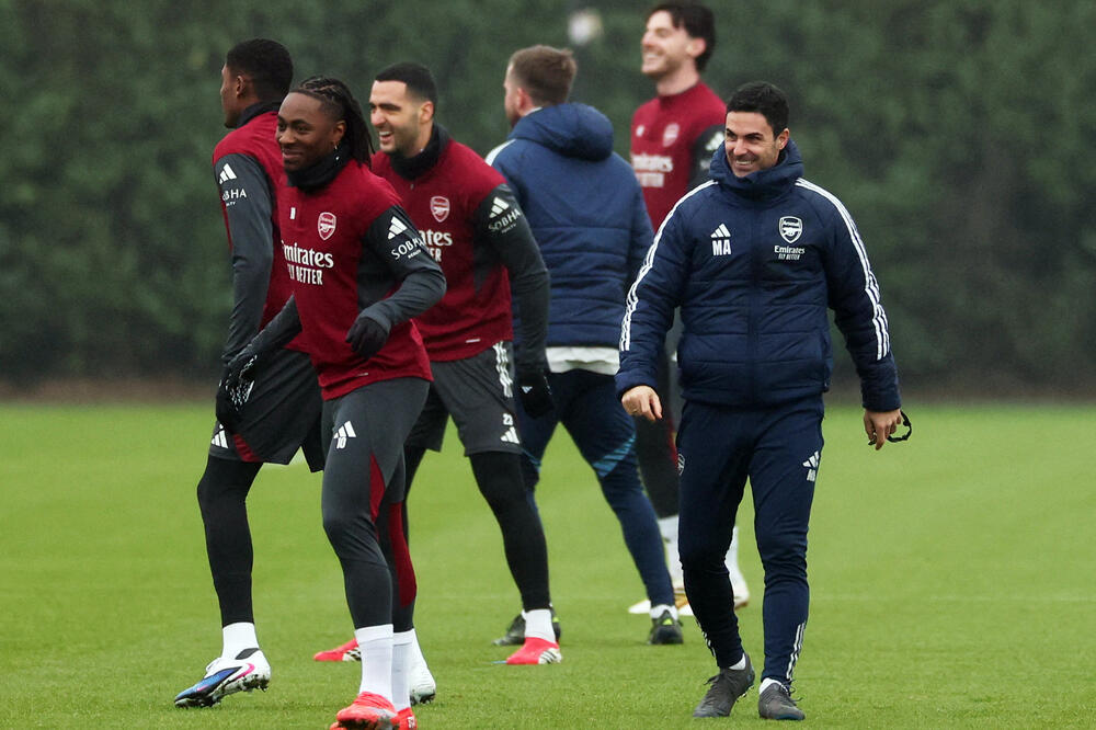 Arteta i igrači Arsenala na jučerašnjem treningu u sjevernom Londonu, Foto: Reuters
