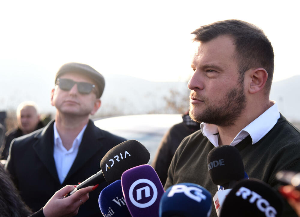 <p>"Najavljivali su nemire, ali ih neće biti. Ipak, ljudi su umorni, ima onih koji već dva mjeseca svakodnevno dolaze ovdje i jasno je da je nezadovoljstvo veliko", kazao je Terzić</p>