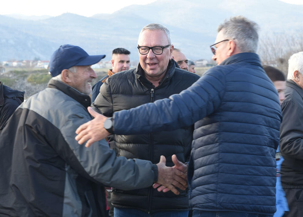 <p>"Najavljivali su nemire, ali ih neće biti. Ipak, ljudi su umorni, ima onih koji već dva mjeseca svakodnevno dolaze ovdje i jasno je da je nezadovoljstvo veliko", kazao je Terzić</p>