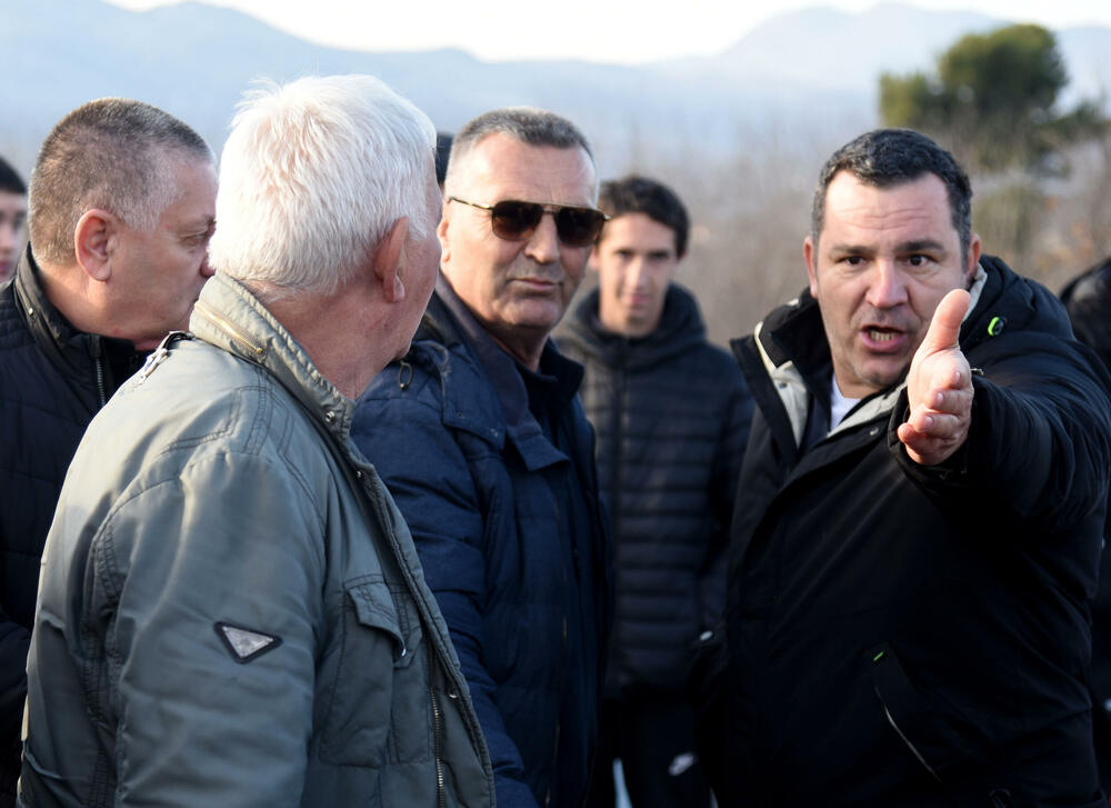 <p>"Najavljivali su nemire, ali ih neće biti. Ipak, ljudi su umorni, ima onih koji već dva mjeseca svakodnevno dolaze ovdje i jasno je da je nezadovoljstvo veliko", kazao je Terzić</p>