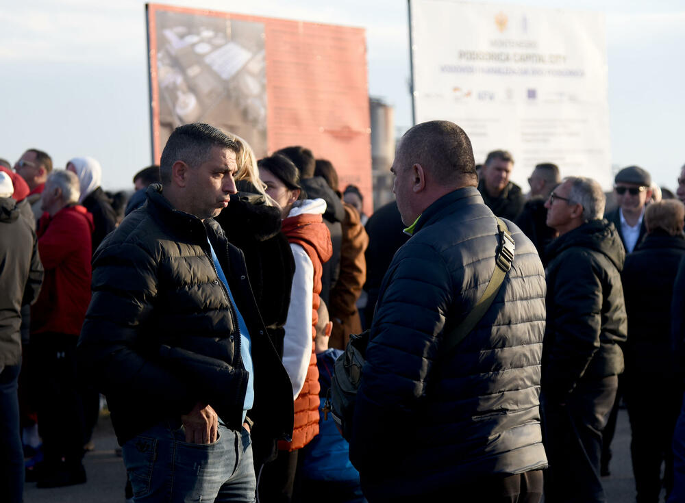 <p>"Najavljivali su nemire, ali ih neće biti. Ipak, ljudi su umorni, ima onih koji već dva mjeseca svakodnevno dolaze ovdje i jasno je da je nezadovoljstvo veliko", kazao je Terzić</p>