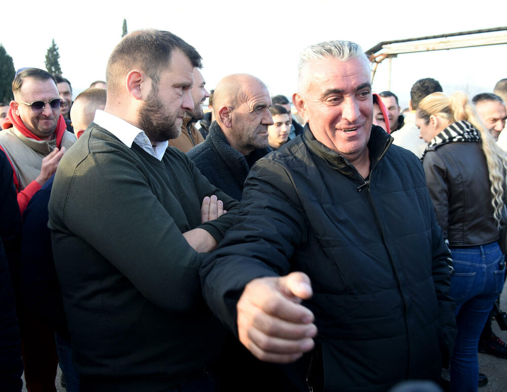 <p>"Najavljivali su nemire, ali ih neće biti. Ipak, ljudi su umorni, ima onih koji već dva mjeseca svakodnevno dolaze ovdje i jasno je da je nezadovoljstvo veliko", kazao je Terzić</p>