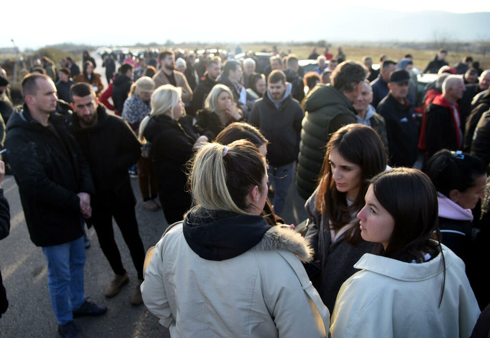 <p>"Najavljivali su nemire, ali ih neće biti. Ipak, ljudi su umorni, ima onih koji već dva mjeseca svakodnevno dolaze ovdje i jasno je da je nezadovoljstvo veliko", kazao je Terzić</p>