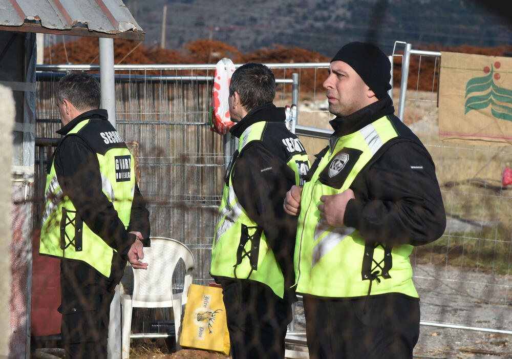 <p>"Najavljivali su nemire, ali ih neće biti. Ipak, ljudi su umorni, ima onih koji već dva mjeseca svakodnevno dolaze ovdje i jasno je da je nezadovoljstvo veliko", kazao je Terzić</p>