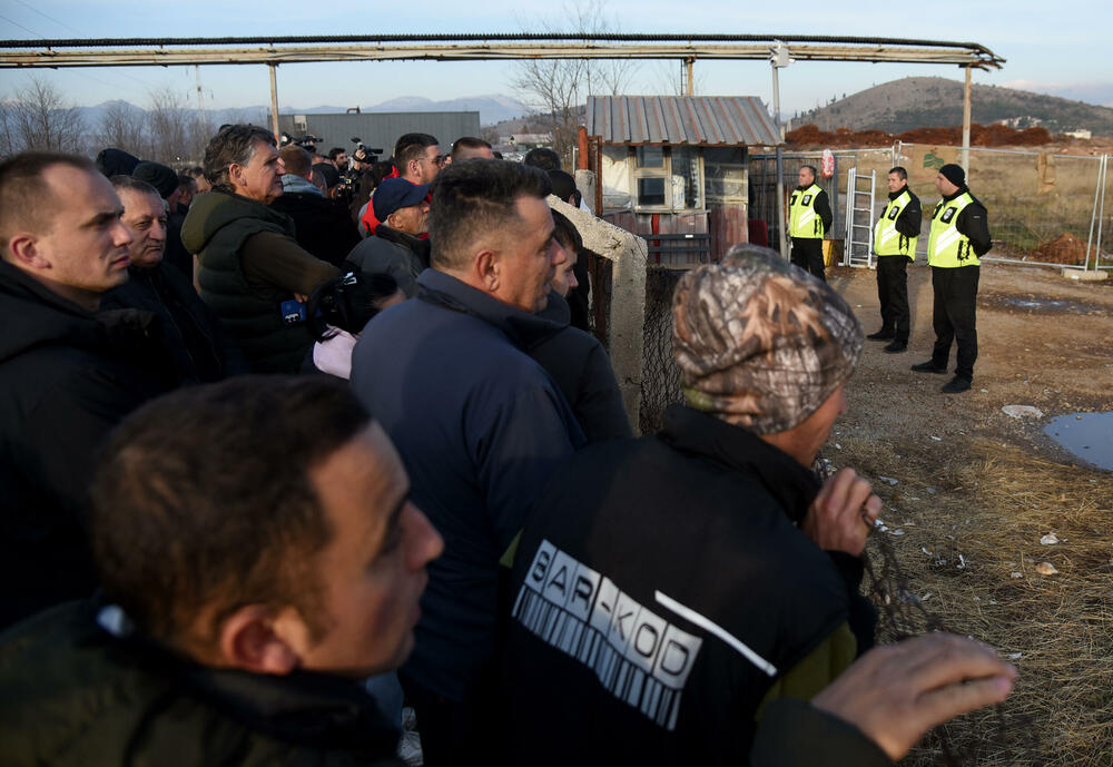 <p>"Najavljivali su nemire, ali ih neće biti. Ipak, ljudi su umorni, ima onih koji već dva mjeseca svakodnevno dolaze ovdje i jasno je da je nezadovoljstvo veliko", kazao je Terzić</p>