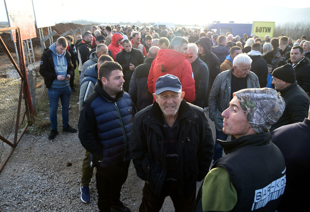 <p>"Najavljivali su nemire, ali ih neće biti. Ipak, ljudi su umorni, ima onih koji već dva mjeseca svakodnevno dolaze ovdje i jasno je da je nezadovoljstvo veliko", kazao je Terzić</p>