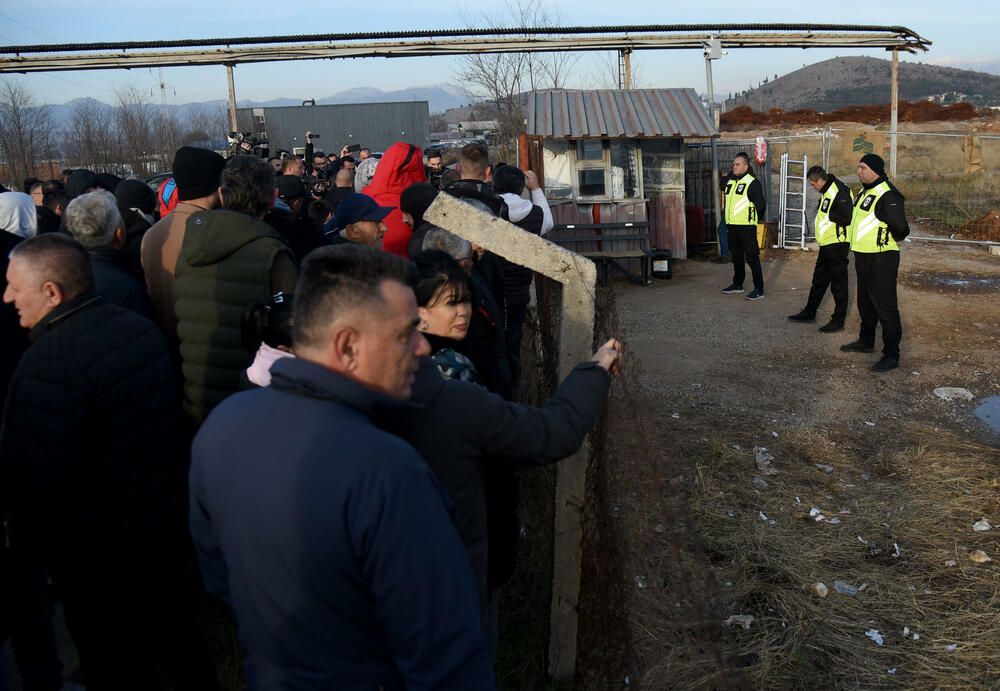 <p>"Najavljivali su nemire, ali ih neće biti. Ipak, ljudi su umorni, ima onih koji već dva mjeseca svakodnevno dolaze ovdje i jasno je da je nezadovoljstvo veliko", kazao je Terzić</p>