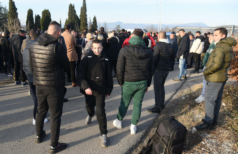 <p>"Najavljivali su nemire, ali ih neće biti. Ipak, ljudi su umorni, ima onih koji već dva mjeseca svakodnevno dolaze ovdje i jasno je da je nezadovoljstvo veliko", kazao je Terzić</p>