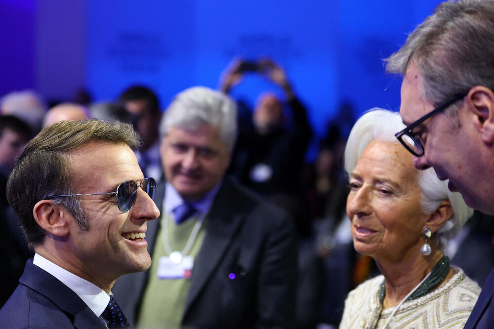 Makron sa šeficom ECB Kristin Lagard i predsjednikom Srbije Aleksandrom Vučićem juče u Davosu, Foto: REUTERS