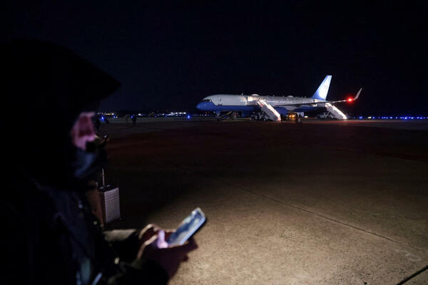 Trump plane lands safely after 'minor electrical failure'