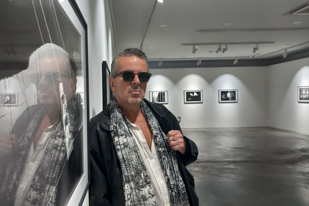 Marius Barton na otvaranju izložbe u Podgorici, Foto: Jelena Kontić