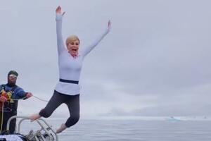VIDEO Kolinda Grabar-Kitarović skočila u ledeno more na Antarktiku