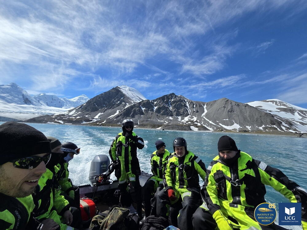 <p>U istraživanje prisustva otpada na Anatrktiku uključen je i čvrsti otpad na plažama, a zabrinjava podatak da je od dosad obrađenih šest plaža koje su obišli naši naučnici, na svakoj pronađen čvrsti otpad<br /> </p>