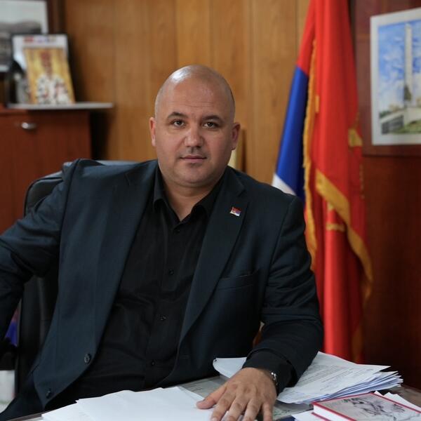 You're asking him to delete the post about Milka Tadić Mijović and not encourage...