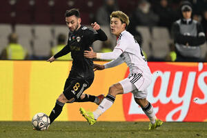 Fudbalska groznica u Bakuu, Janković na Enfildu slavi plej-of