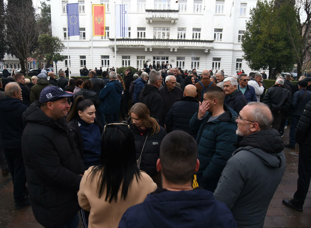 <p>&bdquo;Sve što se može platiti novcem, a da ne utiče na zdravlje građana i životnu sredinu, mi smo spremni da platimo kako bismo zaštitili građane i Botun&ldquo;, rekao je predsjednik Opštine Zeta</p>