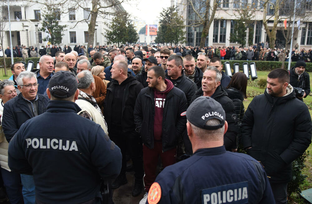 <p>&bdquo;Sve što se može platiti novcem, a da ne utiče na zdravlje građana i životnu sredinu, mi smo spremni da platimo kako bismo zaštitili građane i Botun&ldquo;, rekao je predsjednik Opštine Zeta</p>