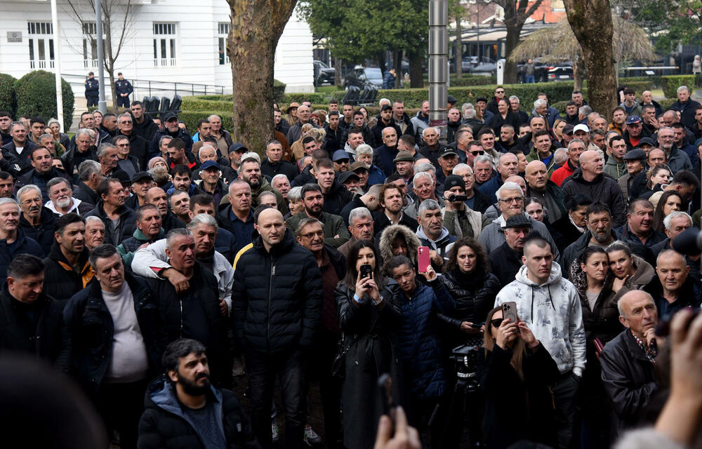 <p>&bdquo;Sve što se može platiti novcem, a da ne utiče na zdravlje građana i životnu sredinu, mi smo spremni da platimo kako bismo zaštitili građane i Botun&ldquo;, rekao je predsjednik Opštine Zeta</p>