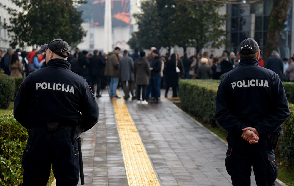 <p>&bdquo;Sve što se može platiti novcem, a da ne utiče na zdravlje građana i životnu sredinu, mi smo spremni da platimo kako bismo zaštitili građane i Botun&ldquo;, rekao je predsjednik Opštine Zeta</p>