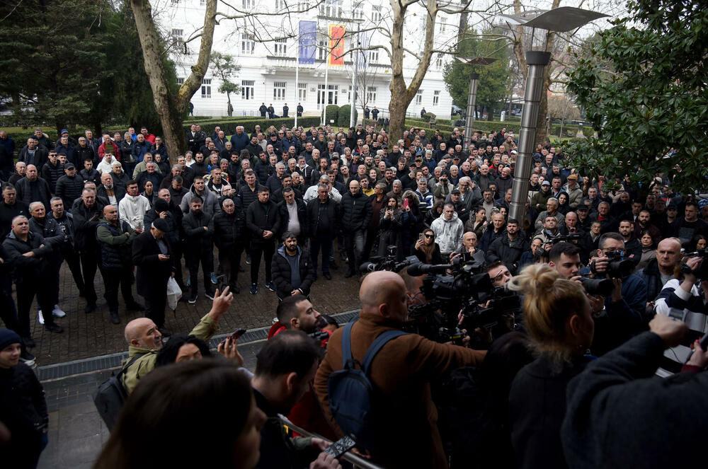 <p>&bdquo;Sve što se može platiti novcem, a da ne utiče na zdravlje građana i životnu sredinu, mi smo spremni da platimo kako bismo zaštitili građane i Botun&ldquo;, rekao je predsjednik Opštine Zeta</p>
