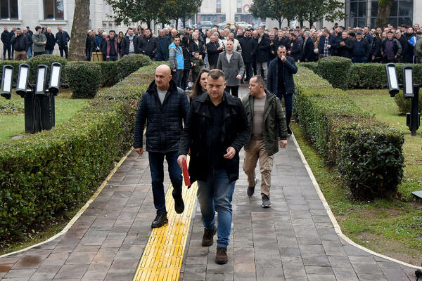 The Municipality of Zeta is ready to participate in the costs if the construction...