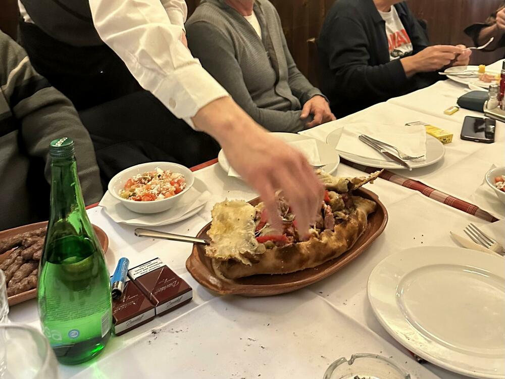 Specijalitet sa roštilja u pabu Džakarta