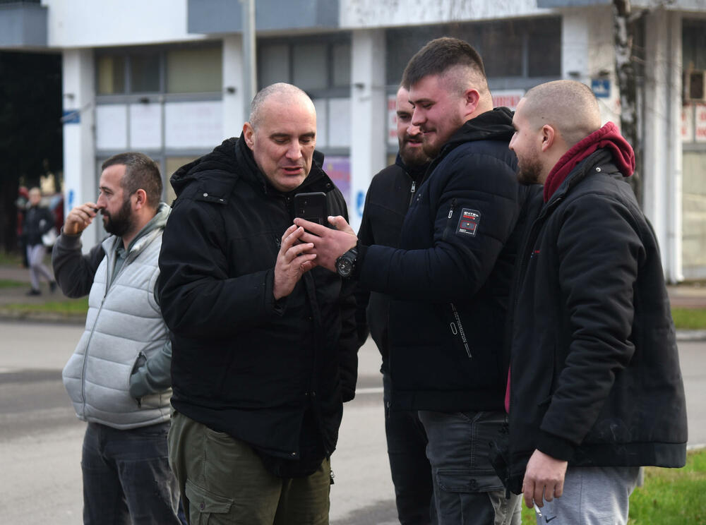 <p>"Planiramo i blokadu mosta Milenijum iako to ne želimo, ali moramo jer nas drugačije ne vide", kazao je predstavnik mještana Gordan Grdinić</p>