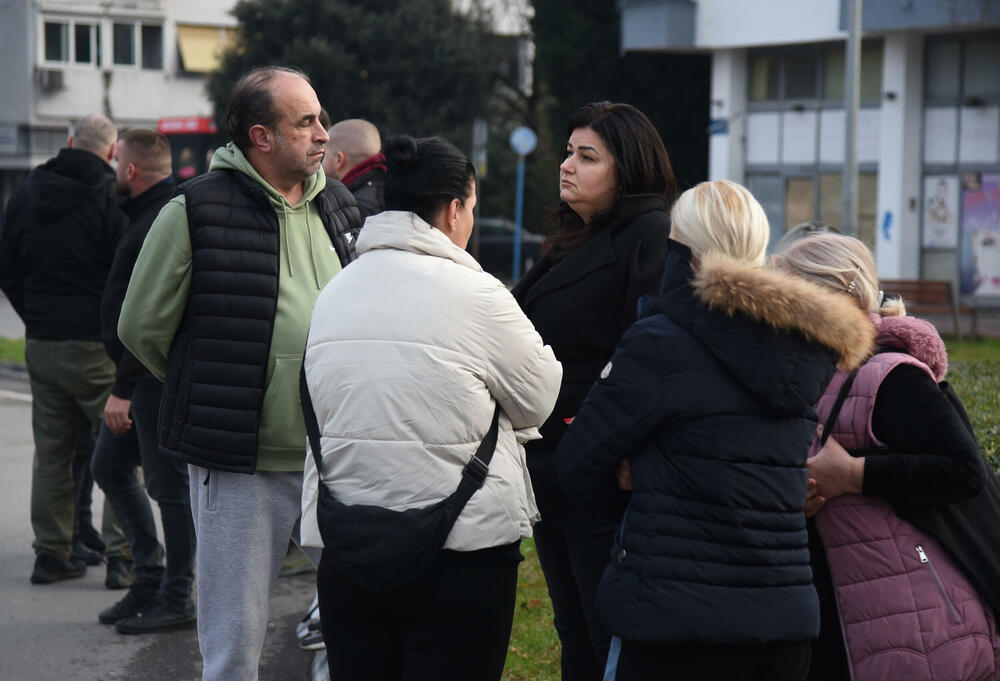 <p>"Planiramo i blokadu mosta Milenijum iako to ne želimo, ali moramo jer nas drugačije ne vide", kazao je predstavnik mještana Gordan Grdinić</p>