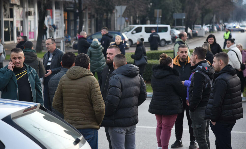 <p>"Planiramo i blokadu mosta Milenijum iako to ne želimo, ali moramo jer nas drugačije ne vide", kazao je predstavnik mještana Gordan Grdinić</p>