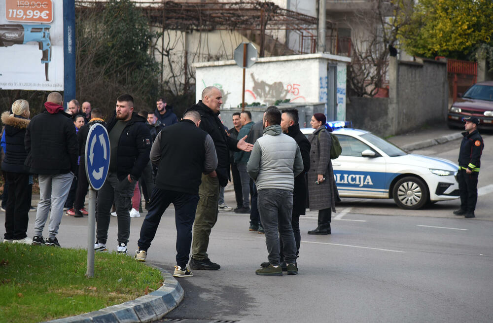 <p>"Planiramo i blokadu mosta Milenijum iako to ne želimo, ali moramo jer nas drugačije ne vide", kazao je predstavnik mještana Gordan Grdinić</p>
