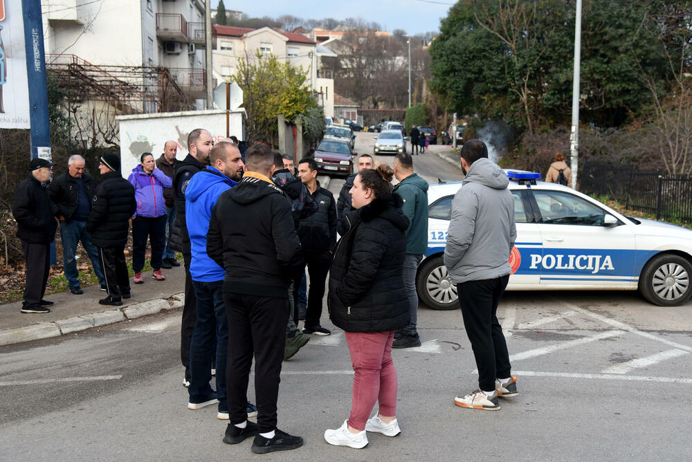 <p>"Planiramo i blokadu mosta Milenijum iako to ne želimo, ali moramo jer nas drugačije ne vide", kazao je predstavnik mještana Gordan Grdinić</p>