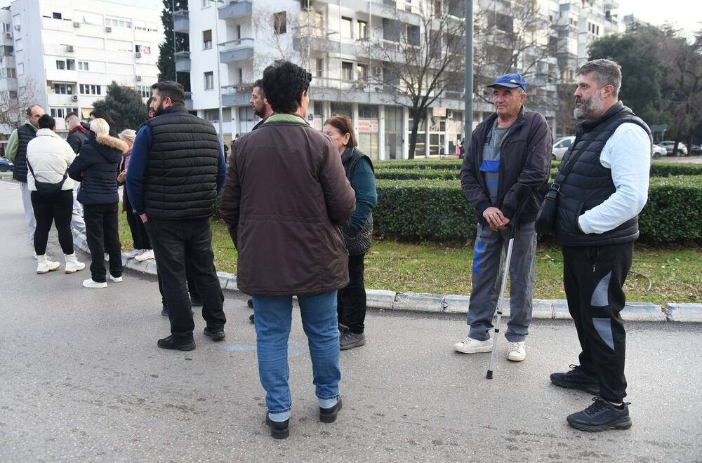 <p>"Planiramo i blokadu mosta Milenijum iako to ne želimo, ali moramo jer nas drugačije ne vide", kazao je predstavnik mještana Gordan Grdinić</p>