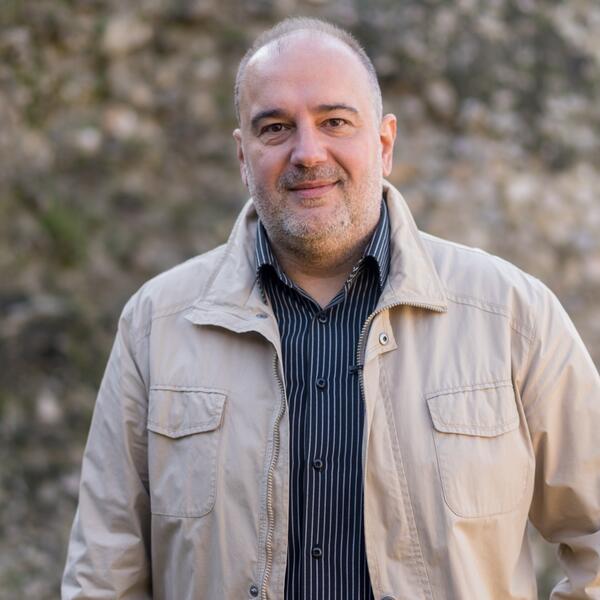 Весільні пісні мають бути веселими.