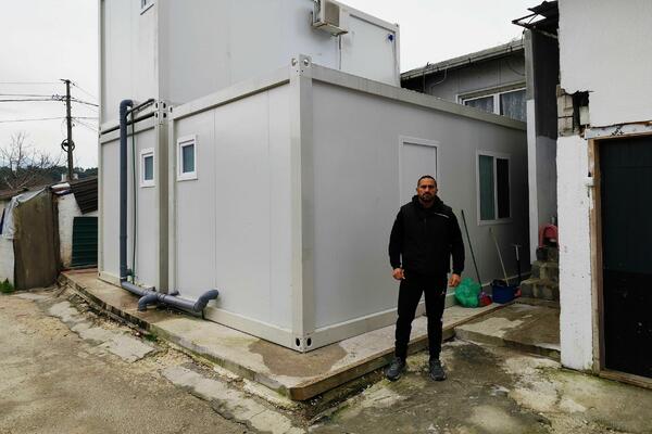 Balaj: They promised eight, but only delivered three containers