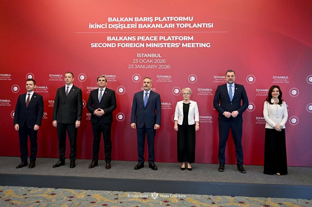 <p>Ibrahimović je istakao da značaj Balkanske mirovne platforme leži u njenoj sposobnosti da povezuje države regiona kroz inkluzivan dijalog i konkretne oblike saradnje</p>