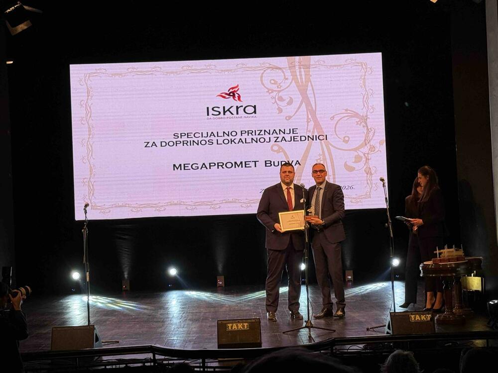 Prof. dr Saša Popović uručio je nagradu Balši Mitroviću, izvršnom direktoru Megaprometa