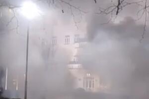 Topovskim udarima i dimnim bombama na zgradu Opštine, navijači...