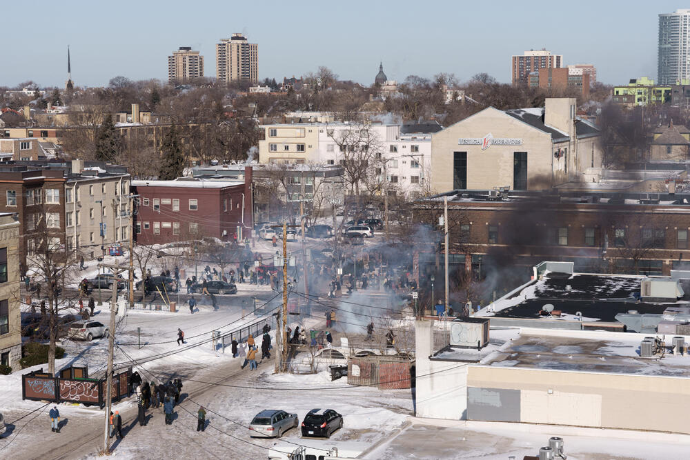 <p>Ministarstvo za unutrašnju bezbjednost (DHS) okarakterisalo je događaj kao napad, navodeći da je agent Granične patrole pucao u samoodbrani nakon što mu je prišao muškarac sa pištoljem i nasilno se opirao pokušajima da bude razoružan</p>