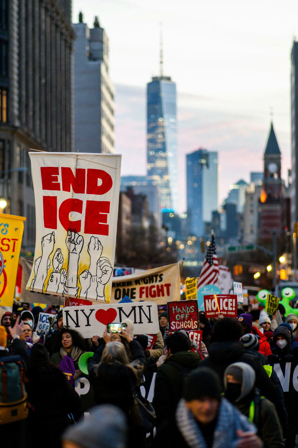 <p>Ministarstvo za unutrašnju bezbjednost (DHS) okarakterisalo je događaj kao napad, navodeći da je agent Granične patrole pucao u samoodbrani nakon što mu je prišao muškarac sa pištoljem i nasilno se opirao pokušajima da bude razoružan</p>